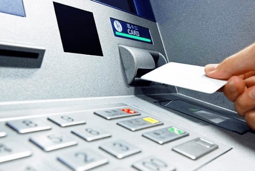 Chuyển tiền mặt qua cây ATM
